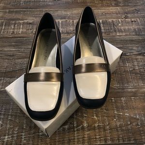 NWT, NEVER WORN, SPORTY TRI COLORED LOAFER